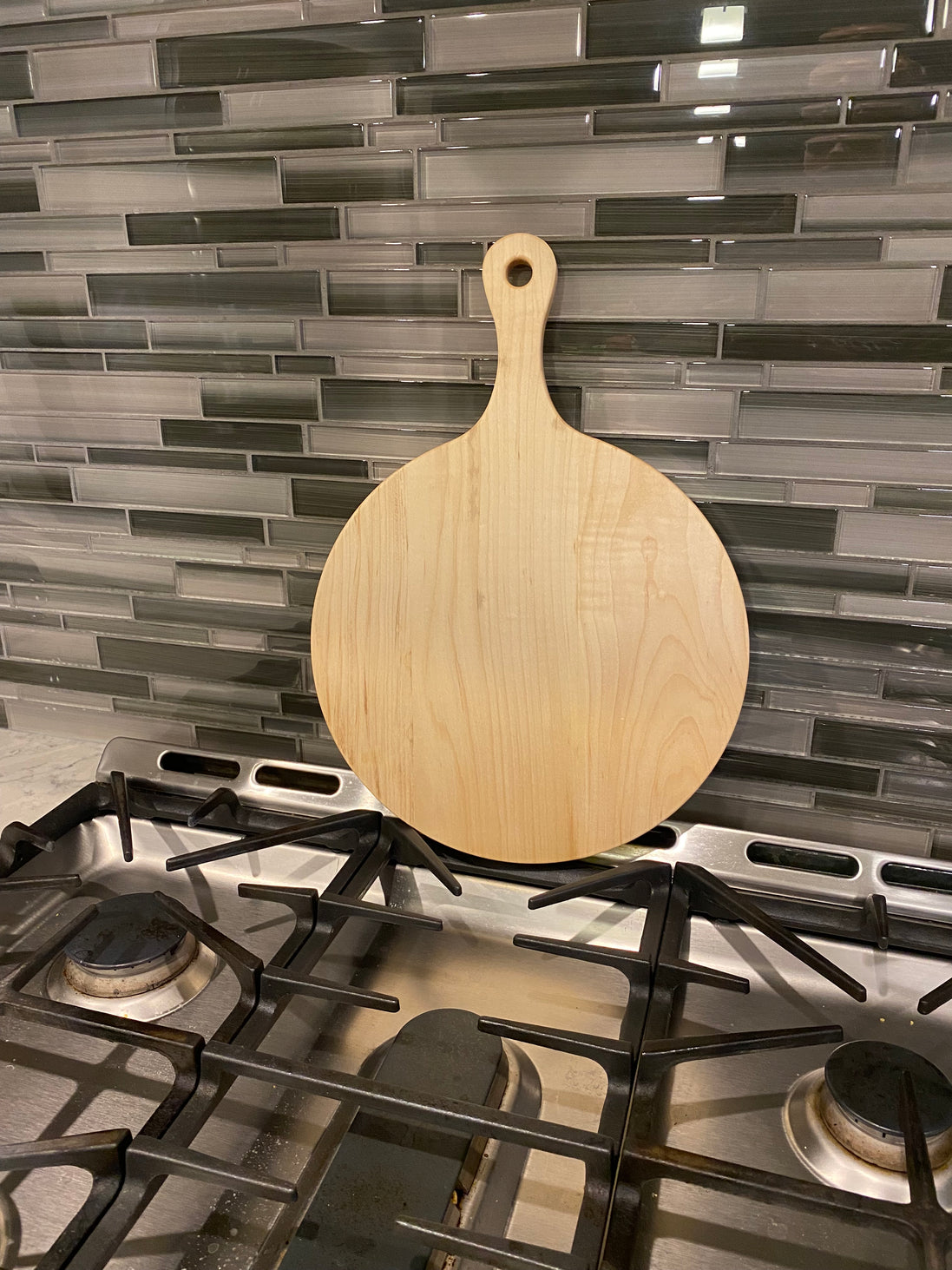 Round Cutting Board w/Handle