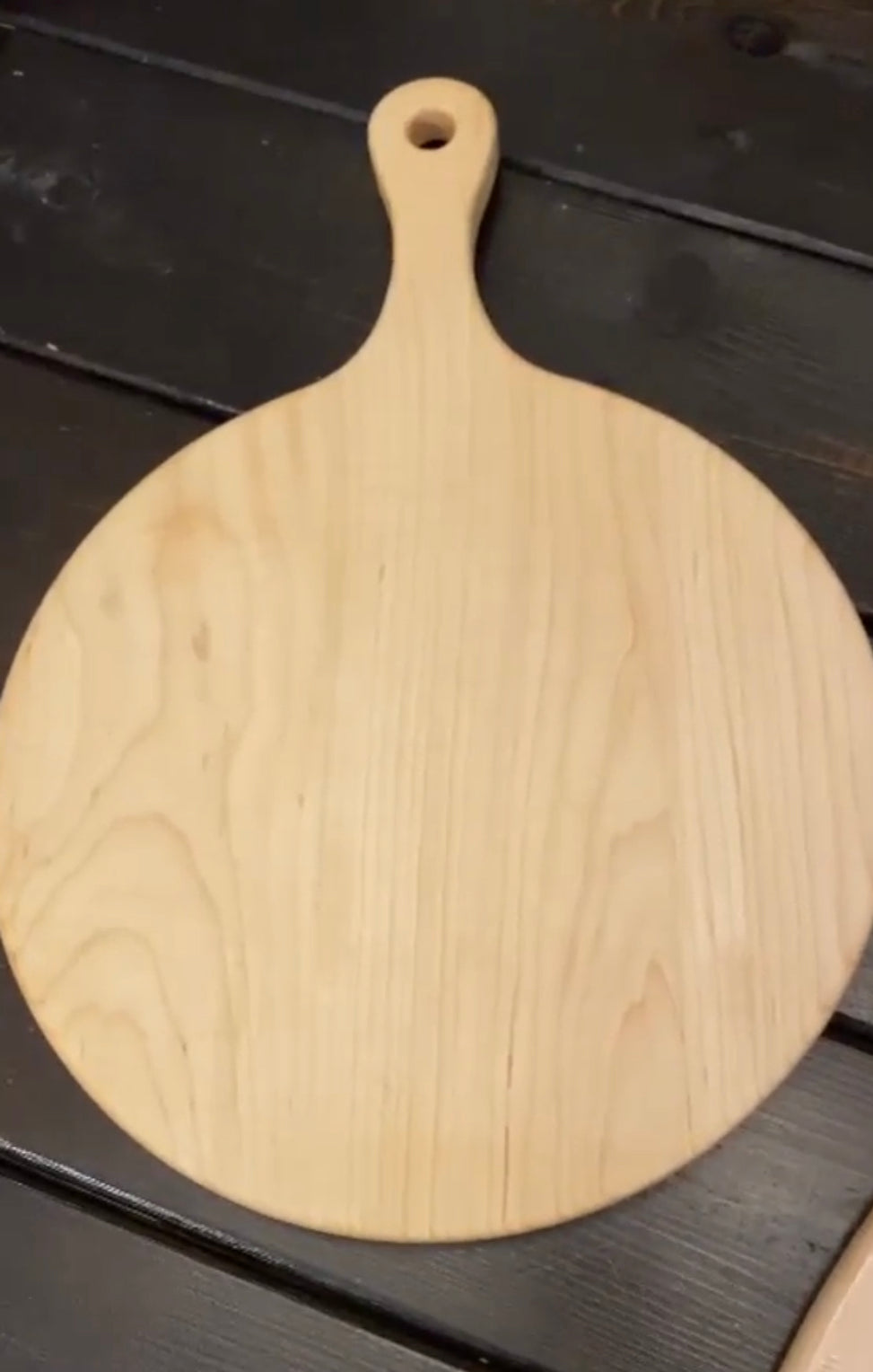 Round Cutting Board w/Handle