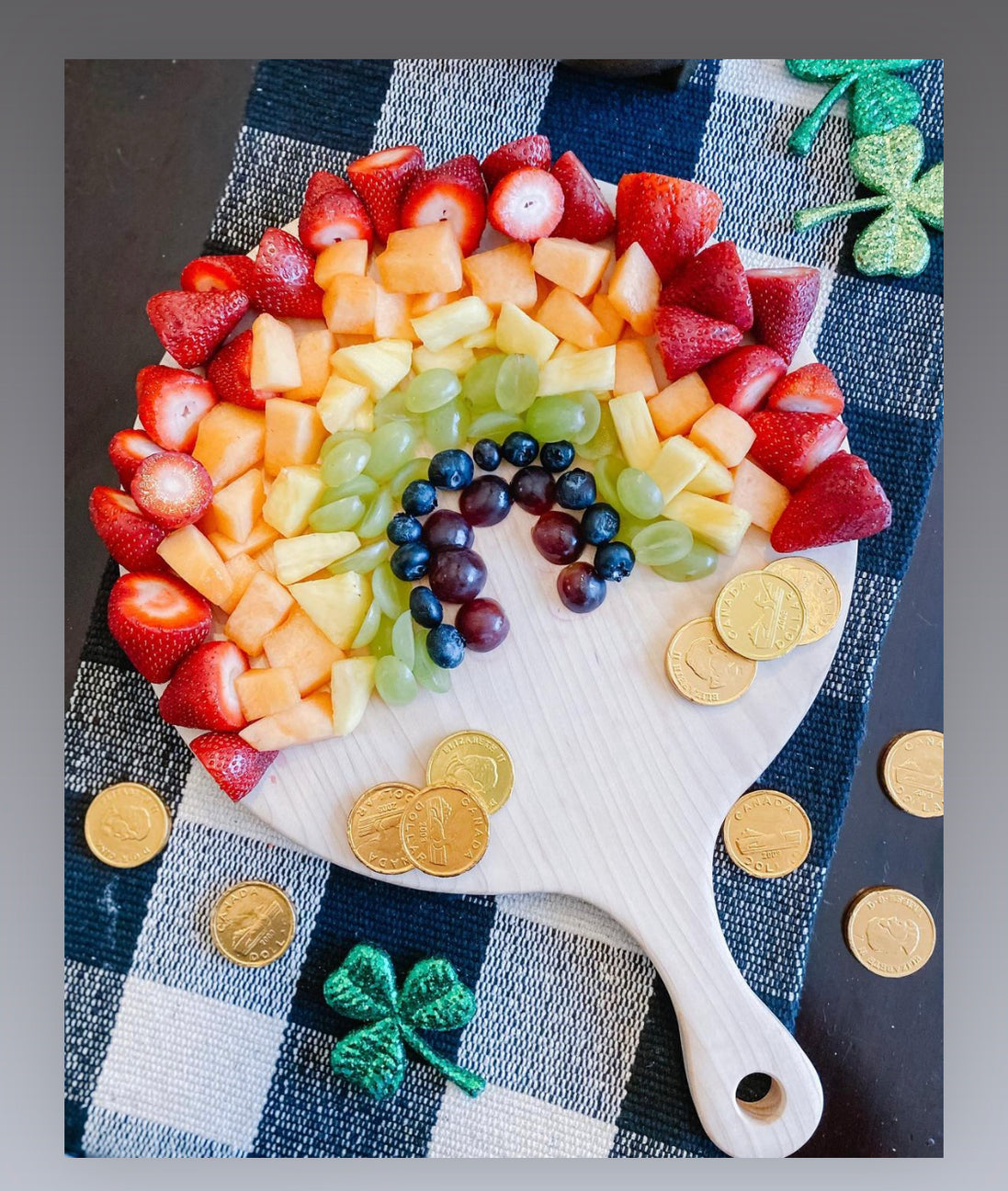 Round Cutting Board w/Handle